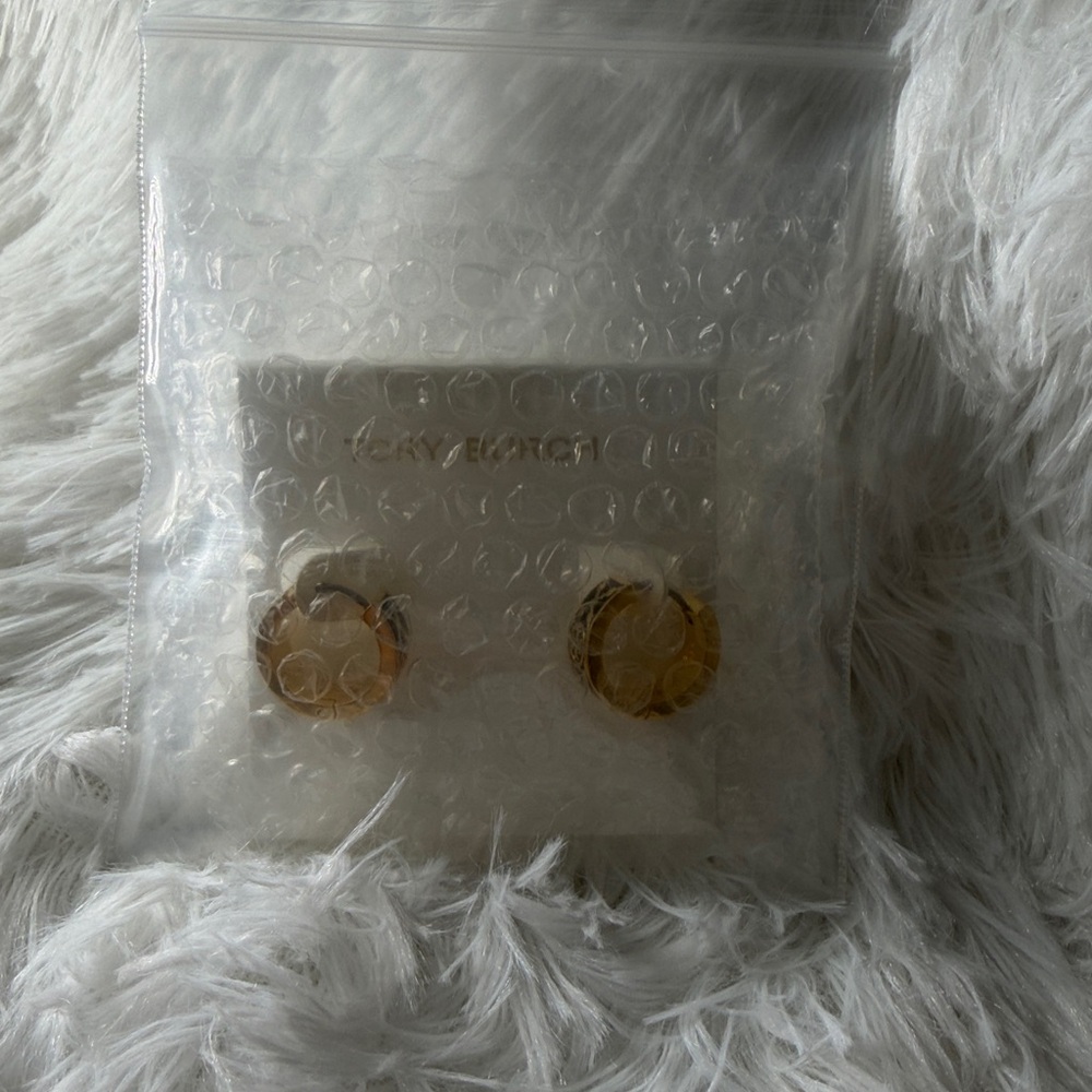 NIP Tory Burch Black and Gold T-Monogram Huggie Earrings - Picture 8 of 8